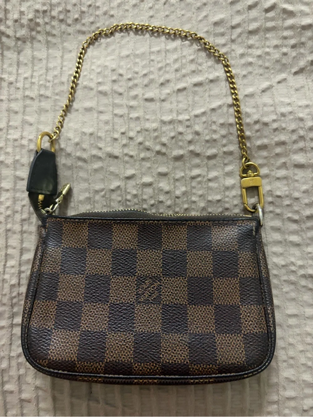 Louis Vuitton Mini Pochette with Gold Chain - Picture 2 of 14